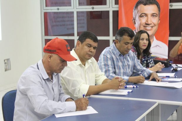 Na mesa Luiz do Jatoba Flavio Marcos e Carla