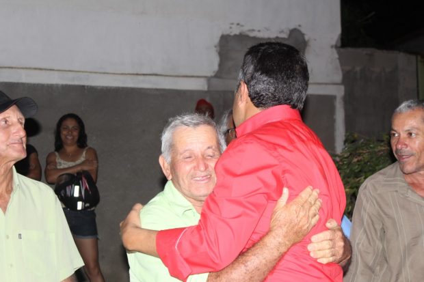 Nas ruas o povo festeja aprovação da candidatura