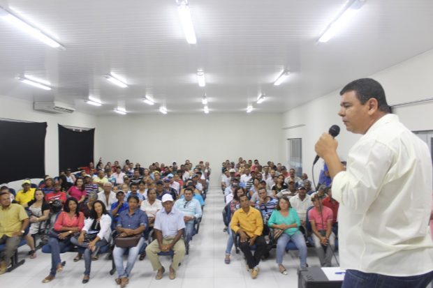 Plenária atenta ouve Flavio daUNIFAN