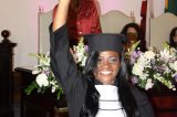 Ex-moradora de rua faz história e recebe diploma em cerimônia na Ufba