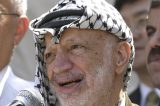 Líder palestino Arafat é obrigado a deixar sede da OLP no Líbano