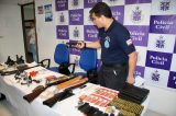 Ciganos presos em Simões Filho estavam com armas exclusivas das Forças Armadas