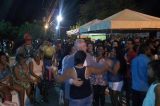 Bandeira dança em festa no bairro São Geraldo