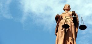 justiça estatua