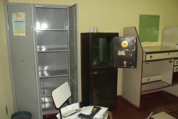 dias-antes-de-entregar-a-prefeitura-arquivo-e-cofre-da-prefeitura-foram-limpos