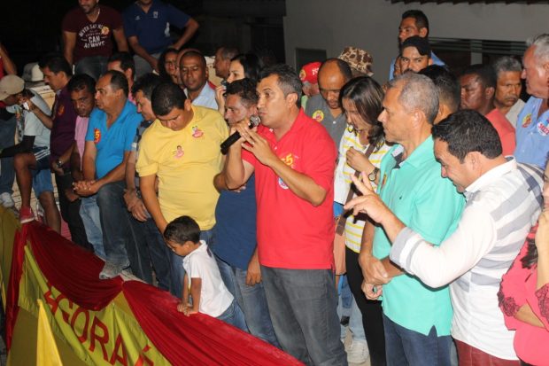 Marcos fala para o povo da Malhadinha