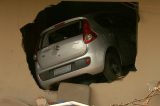 Carro invade casa e atinge menino de 2 anos dentro do quarto em Ribeirão