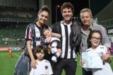 Otto, filho de Sophie Charlotte e Daniel de Oliveira, aparece em vídeo do Atlético-MG