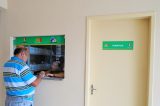 Pacientes dormem em filas de postos de saúde, em Petrolina