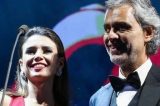 Decadência cultural: Paula Fernandes se enrola e abandona dueto com Andrea Bocelli; vídeo Decadência cultural: Paula Fernandes se enrola e abandona dueto com Andrea Bocelli; vídeo