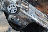 Carro com casal e uma criança capota e pega fogo na zona rural de Petrolina