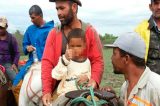 Criança passa 3 dias em mata, comendo planta e bebendo água da chuva, depois de fugir de casa Criança passa 3 dias em mata, comendo planta e bebendo água da chuva, depois de fugir de casa