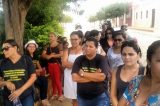 Professores de Curaçá saem as ruas em protesto contra atraso de salários