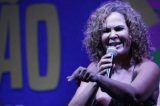 Cantora denuncia calote do Governo de Pernambuco por shows no São João