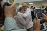 Haja tesão: Mulher de 80 anos se casa pela primeira vez com homem de 95