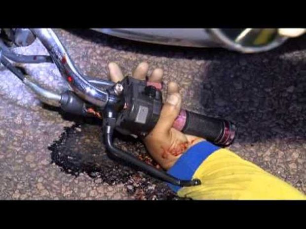mototaxista-morto-mao-no-guidon