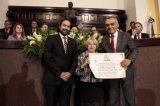 Deputado Odacy Amorim entrega Medalha Leão do Norte à Professora Terezinha Teixeira