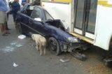 Motorista em alta velocidade entra no fundo de ônibus e escapa ileso em Juazeiro
