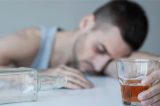 Os estranhos líquidos bebidos como se fossem álcool na Rússia e que causam milhares de mortes por ano