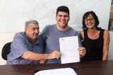 Jovem Arthur Coelho, neto de Osvaldo, se filia ao Democratas