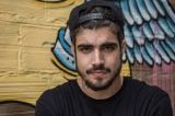 Bagunceiro: Caio Castro é expulso de festa na Bahia após agredir fotógrafo