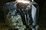 Carro virado é encontrado em beira de estrada