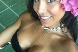 Ex-namorada de Thammy Miranda exibe corpaço de biquíni