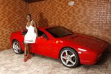 Ferrari de Angélica Ramos chama a atenção