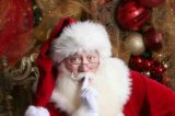 Menino com câncer morre nos braços de papai noel após fazer último pedido
