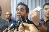 Durante diplomação em Petrolina, vereador se recusa cumprimentar Guilherme Coelho, Fernando Bezerra e Fernando Filho Durante diplomação em Petrolina, vereador se recusa cumprimentar Guilherme Coelho, Fernando Bezerra e Fernando Filho