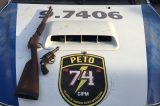 Durante troca de tiros com a polícia dois homens conseguem fugir, mas armas são apreendidas