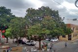 Serviço de ‘meia sola’ no Largo 2 de Julho, em Juazeiro Serviço de ‘meia sola’ no Largo 2 de Julho, em Juazeiro