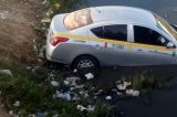 Táxi de Petrolina cai em canal de Juazeiro