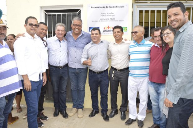 Vereadores e prefeito participam da inauguração