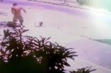 Casal é flagrado pela polícia espancando criança de dois anos