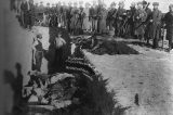 Exército norte-americano massacra os índios Sioux em Wounded Knee