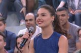 Ísis Valverde diz no ‘Altas horas’ que entre as amigas foi ‘a última a beijar na boca’