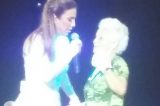 Vídeo: Idosa de 76 anos rouba a cena e sobe ao palco no show de Ivete