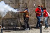 Rio vira praça de guerra com protestos de policiais e contra a venda da CEDAE