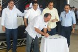 Fernando Bezerra anuncia a perfuração de 65 poços no Sertão Fernando Bezerra anuncia a perfuração de 65 poços no Sertão