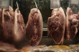 União Europeia ameaça sustar compra de carne do Brasil