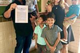 Casal americano adota de uma só vez quatro irmãos pernambucanos