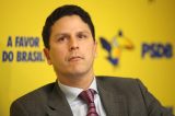 Ministro pernambucano é o primeiro a pular do barco
