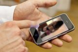 Padrasto é suspeito de colocar celular em banheiro para filmar enteada tomando banho
