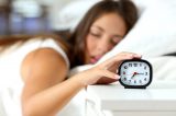 Dormir mais de 10 horas por noite eleva risco de infarto e AVC
