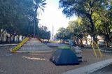 Morador de rua instala moradia em praça no centro de Juazeiro