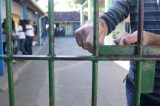 Milícia impõe toque de recolher a escola pública no Rio, e alunos ficam sem aula