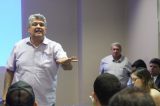 Deputado Guilherme Coelho reúne prefeitos do sertão para falar de investimentos urbanos
