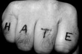 ‘Tenho vergonha das minhas tatuagens neonazistas’