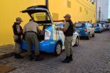 Homem é detido por populares acusado de agressão e ameaça a ex-companheira e entregue à polícia